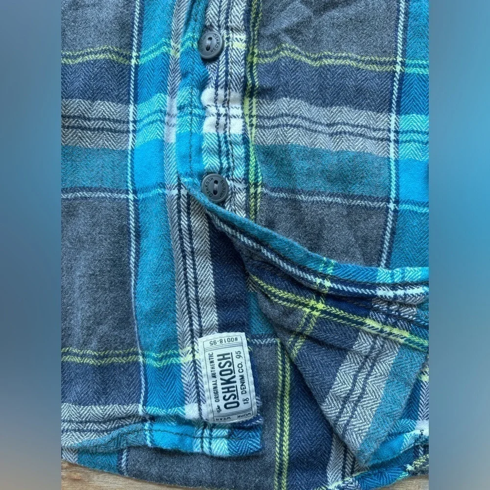 Oshkosh B’Gosh Size 6 Blue Plaid Button Down Flannel